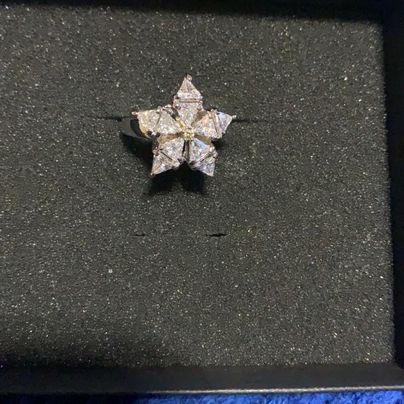 JEWEL MINT size 7 stainless flower ring - Picture 6 of 6